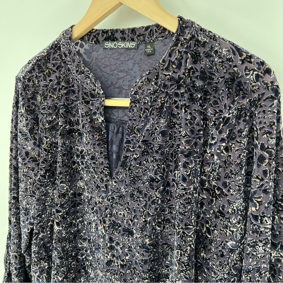 Snoskins Velvet Embossed Long Sleeve Tab Sleeves Burnout V‎ Neck Blouse Shirt - Picture 2 of 10